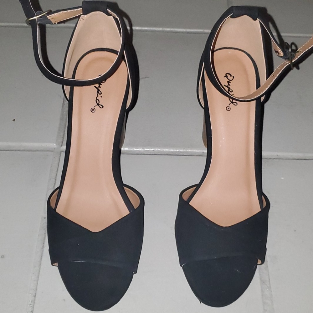 Black wedges